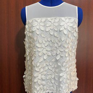 Calvin Klien GORGEOUS 3D Lace blouse. Size M